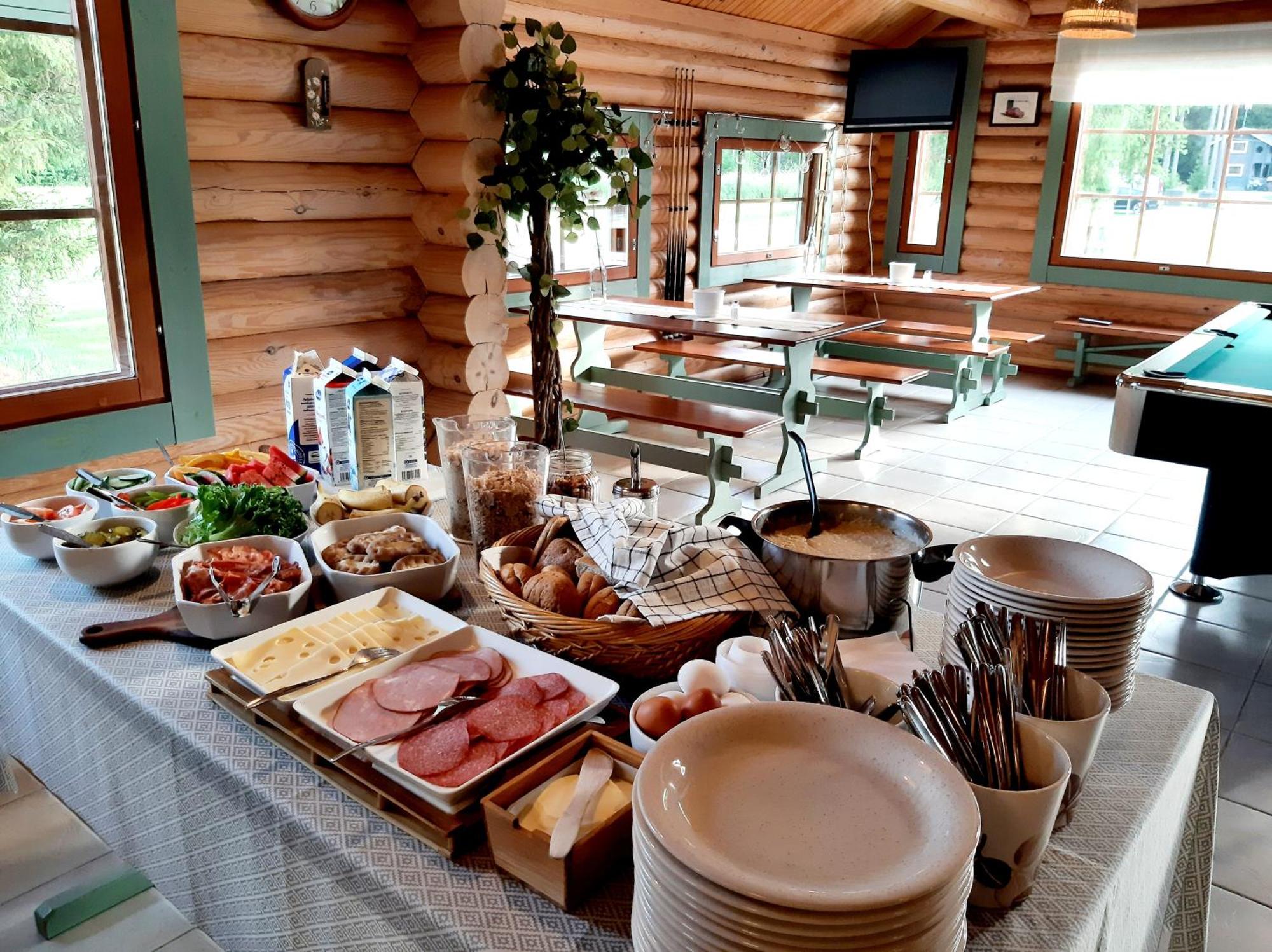 Hotel Huhtaniemen Moekkikylae Veteli Esterno foto